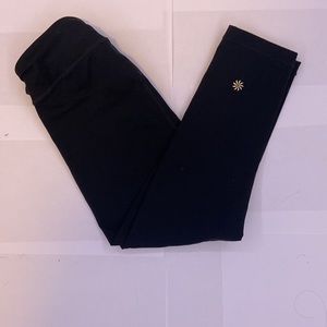 BLACK LULULEMON/ATHLETA CAPRIS